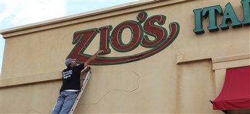 neon/zios_restaurant.jpeg